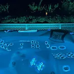 Apartman Salvatorehomes - Luxury In The Centre Of With Private Jacuzzi & Direct Access To Infinity Pool - Casa Olivia - A 5 Star Luxury Collection At Garda