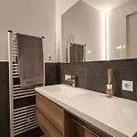 Salvatorehomes - Luxury In The Centre Of With Private Jacuzzi & Direct Access To Infinity Pool - Casa Olivia - A 5 Star Luxury Collection At Garda Daire Bardolino