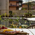 Salvatorehomes - Luxury In The Centre Of With Private Jacuzzi & Direct Access To Infinity Pool - Casa Olivia - A 5 Star Luxury Collection At Garda Daire