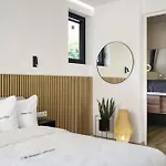 Salvatorehomes - Luxury In The Centre Of With Private Jacuzzi & Direct Access To Infinity Pool - Casa Olivia - A 5 Star Luxury Collection At Garda Daire