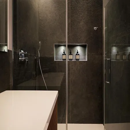 Salvatorehomes - Pure Luxury In The Centre Of With Pool & Private Garden - Casa Olivia - A 5 Star Luxury Collection At Garda *