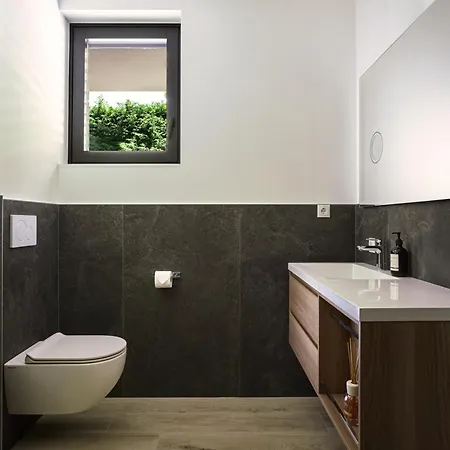 Apartment Salvatorehomes - Pure Luxury In The Centre Of With Pool & Private Garden - Casa Olivia - A 5 Star Luxury Collection At Garda Bardolino
