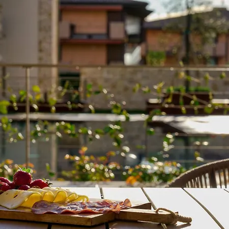 Salvatorehomes - Pure Luxury In The Centre Of With Pool & Private Jacuzzi - Casa Olivia - A 5 Star Luxury Collection At Garda Lägenhet