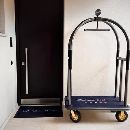 公寓 Salvatorehomes - Luxury In The Centre Of With Private Jacuzzi & Direct Access To Infinity Pool - Casa Olivia - A 5 Star Luxury Collection At Garda