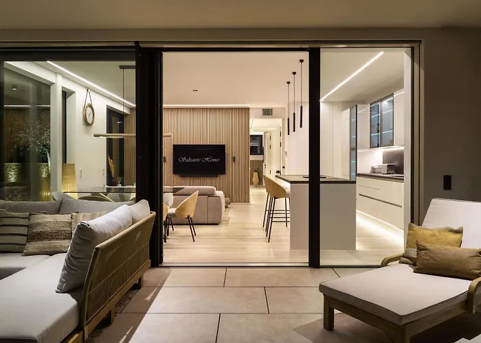 Salvatorehomes - Luxury In The Centre Of With Private Jacuzzi & Direct Access To Infinity Pool - Casa Olivia - A 5 Star Luxury Collection At Garda 公寓 *