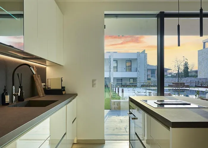 Salvatorehomes - Pure Luxury In The Centre Of With Pool & Private Jacuzzi - Casa Olivia - A 5 Star Luxury Collection At Garda Apartment *