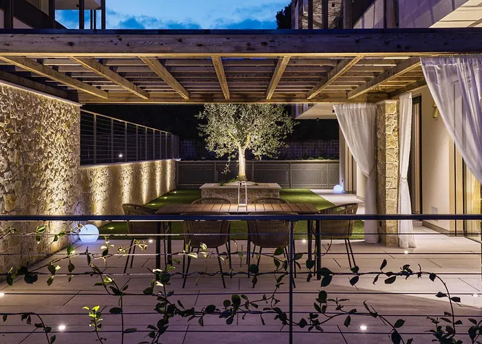 Salvatorehomes - Luxury In The Centre Of With Private Jacuzzi & Direct Access To Infinity Pool - Casa Olivia - A 5 Star Luxury Collection At Garda