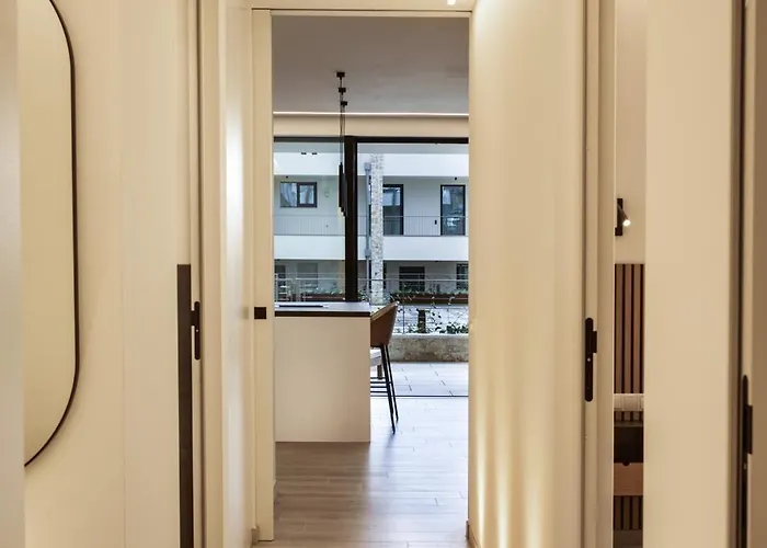 Salvatorehomes - Pure Luxury In The Centre Of With Pool & Private Jacuzzi - Casa Olivia - A 5 Star Luxury Collection At Garda