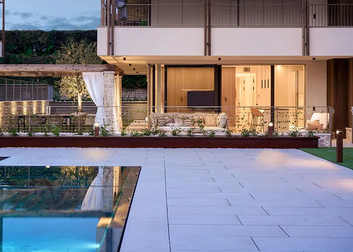 Salvatorehomes - Luxury In The Centre Of With Private Jacuzzi & Direct Access To Infinity Pool - Casa Olivia - A 5 Star Luxury Collection At Garda