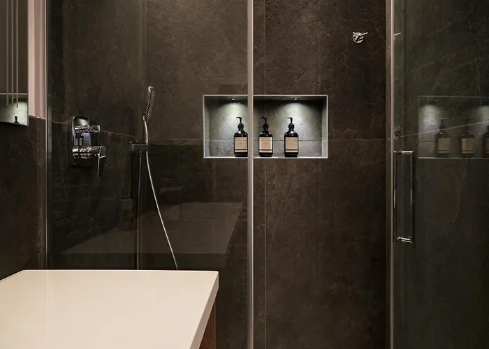 Salvatorehomes - Luxury In The Centre Of With Private Jacuzzi & Direct Access To Infinity Pool - Casa Olivia - A 5 Star Luxury Collection At Garda *