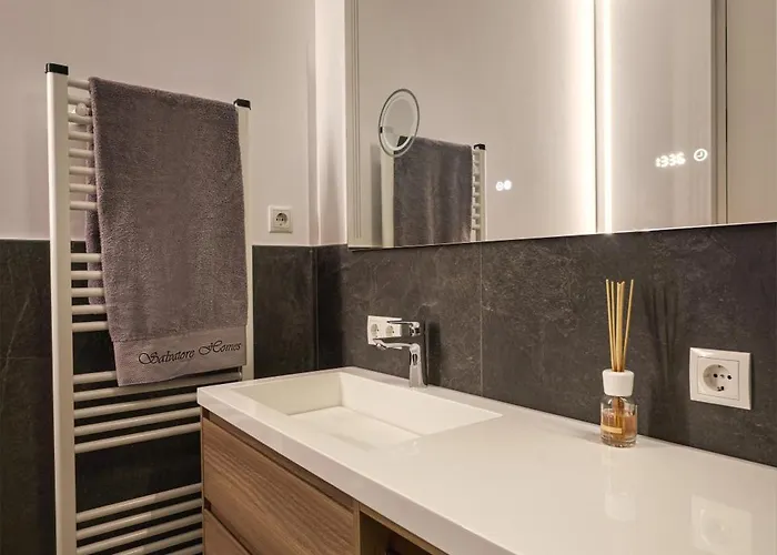 Salvatorehomes - Pure Luxury In The Centre Of With Pool & Private Jacuzzi - Casa Olivia - A 5 Star Luxury Collection At Garda Apartamento Bardolino