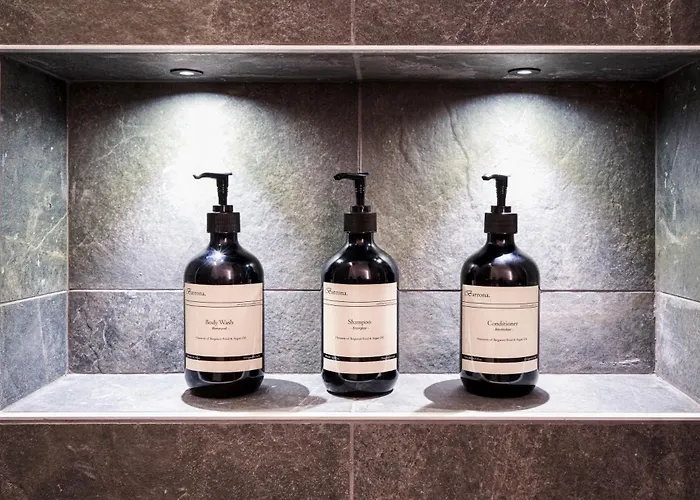 Salvatorehomes - Pure Luxury In The Centre Of With Pool & Private Jacuzzi - Casa Olivia - A 5 Star Luxury Collection At Garda