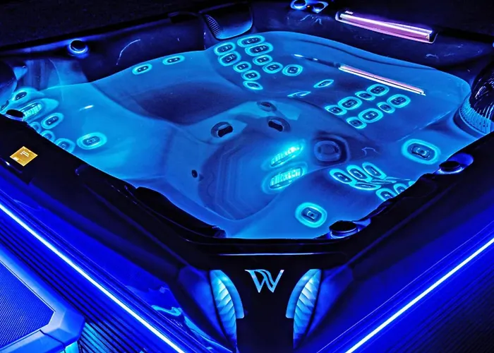 Apartment Salvatorehomes - Pure Luxury In The Centre Of With Pool & Private Jacuzzi - Casa Olivia - A 5 Star Luxury Collection At Garda *