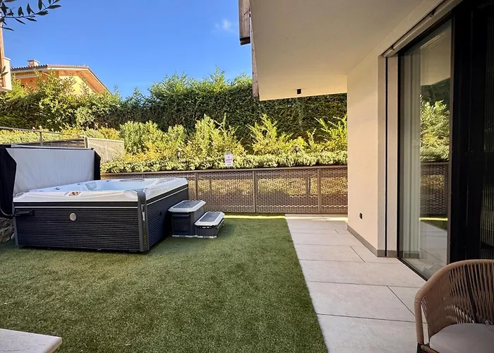 Salvatorehomes - Luxury In The Centre Of With Private Jacuzzi & Direct Access To Infinity Pool - Casa Olivia - A 5 Star Luxury Collection At Garda 公寓